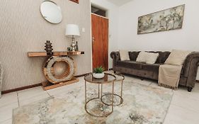 Studio Apartment-Kloof Street